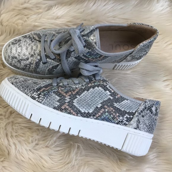SOUL NATURALIZER Women's Snake print fashion sneaker size 9.5 wide - Picture 3 of 7